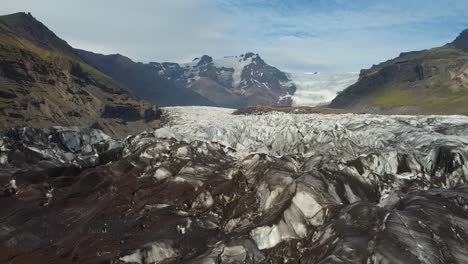 Glacier-formations-in-Icelandic-mountains