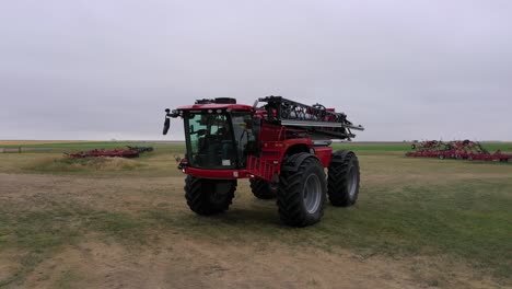 Labor-saving-HORSCH-self-propelled-sprayer-tractor-reversing;-aerial-arc