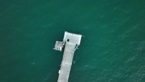 Top-Down-View-Over-Bob-Hall-Pier-In-Corpus-Christi,-Texas---aerial-drone-shot