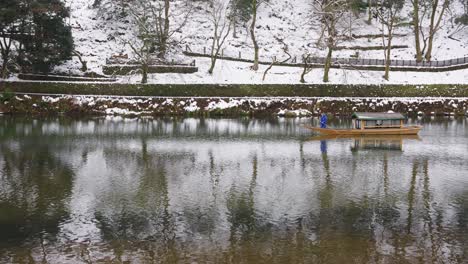 Arashiyama-in-Winter-Scene-as-Ferry-Travels-Down-Katsura-River,-Japan