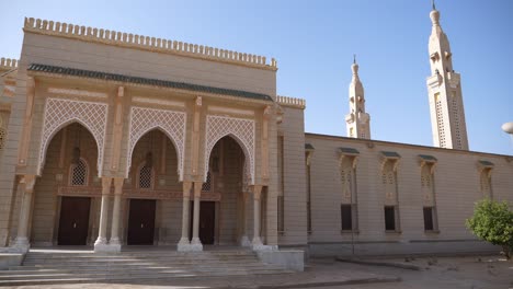 Saudi-Mosque-in-Nouakchott,-Mauritania