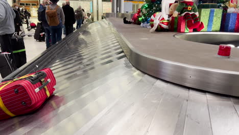 Gepäckband-Zu-Weihnachten-Im-Flughafen