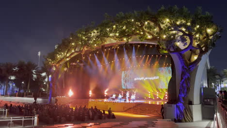Banda-De-Música-Actuando-De-Noche-En-Concert-Arena-Dubai-Expo-2020