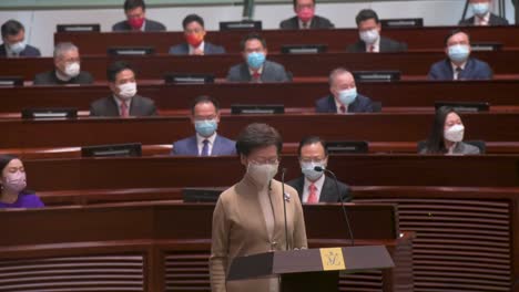 La-Ex-Directora-Ejecutiva-De-Hong-Kong,-Carrie-Lam,-Preside-Durante-La-Ceremonia-De-Juramento-En-La-Cámara-Principal-Del-Consejo-Legislativo.