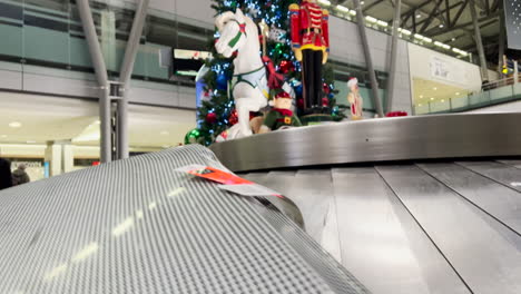 Flughafenreisen-Zur-Weihnachtszeit---Gepäckband