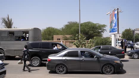 Verkehr-In-Der-Innenstadt-Von-Nouakchott,-Mauretanien