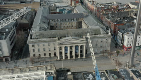 Imágenes-Aéreas-De-Dronie-Del-Edificio-Gpo-Ubicado-En-La-Ciudad-De-Dublín