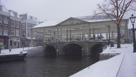 Koornbrug-Bridge-in-winter-snowy-Leiden-city,-Netherlands,-Rhine-river