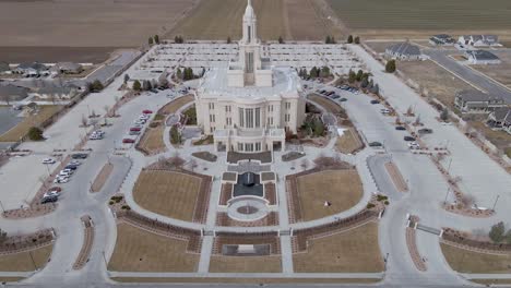 Payson-Utah-Temple,-Church-of-Jesus-Christ-of-Latter-day-Saints-in-Utah,-aerial