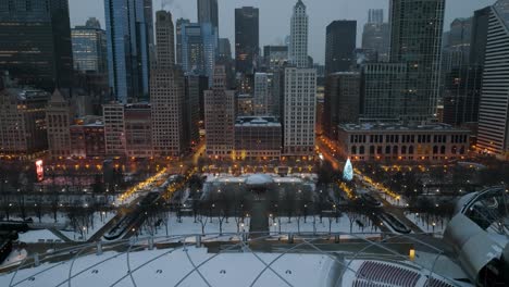 The-Bean,-Cloud-Gate,-winter-evening-in-foggy-Chicago,-USA---Aerial-tilt-approach