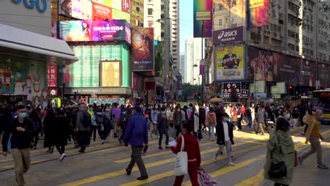 Geschäftiger-Fußgängerverkehr-Auf-Zebrastreifen-In-Der-Kausalbucht-Hong-Kong-Innenstadtviertel-Menschen-Im-Gehobenen-Einkaufsviertel