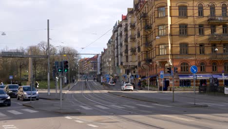 Closeup-Of-Cars-Driving-On-The-Urban-Streets-Of-Gothenburg,-Beautiful-City-Of-Sweden