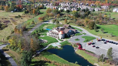 Distance-closing-up-aerial-view-of-modern-luxury-mansion