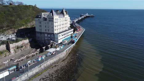 Luftaufnahme-Des-Grand-Hotels-Wahrzeichen-Llandudno-Seafront-Seaside-Victorian-Promenade-Tourismusgebäude-In-Der-Nähe-Einschieben