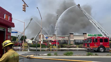 Gran-Incendio-En-Un-Edificio-En-Los-Angeles