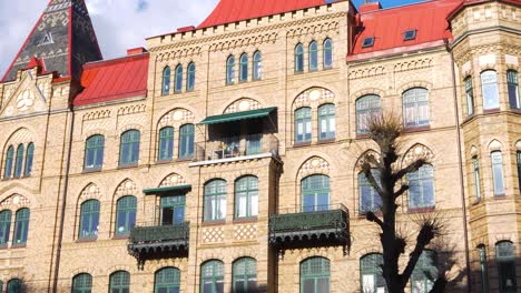 Vintage-Außenfassade-Des-Schulgebäudes-Sjolins-Gymnasium-In-Göteborg,-Schweden