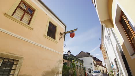 Fassade-Des-Cafégebäudes-Gsölserhof-In-Der-Stadt-Dürnstein---österreich