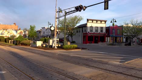 Morgensonne-Und-Leere-Straßen-In-Der-Amerikanischen-Kleinstadt