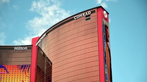 Resorts-World-Hotel-And-Casino-Side-Shot-Exterior-Con-Logos-De-Conrad-Y-Hilton