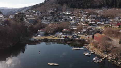 Vista-Aérea-Cercana-A-Lejana-De-Haggardsvika-En-Garnes-Cerca-De-Sorfjorden-Y-Bergen---Para-Ser-Transformada-En-Industria-Y-Vivienda