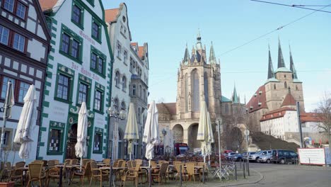 Paisaje-Romántico-De-Casas-Con-Entramado-De-Madera-Y-Vistas-A-La-Catedral-De-Erfurt