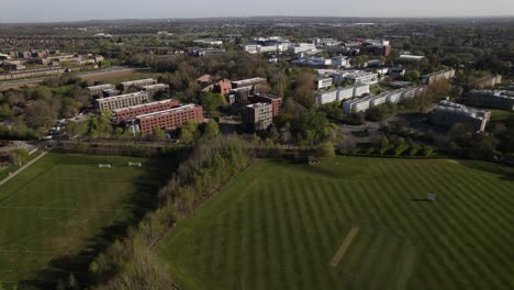 Vista-Aérea-Alta-Del-Campus-De-La-Universidad-De-Warwick-Desde-El-Campo-De-Cricket-Editorial