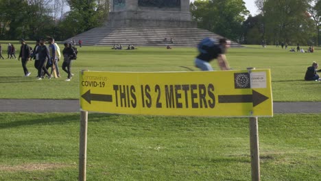 Park-Signage-Reminder-For-Social-Distancing-Displays-In-Phoenix-Park-In-Dublin,-Ireland