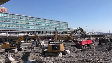 Excavación-De-Tierra-Con-Movimiento-De-Tierra-En-Mississauga,-Canadá