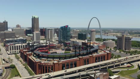 Drone-Orbita-Sobre-El-Estadio-Busch-Con-St