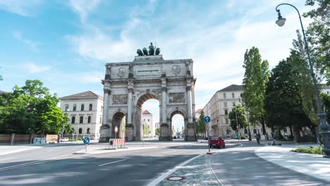 Time-lapse-at-the-Siegestor-in-Munich