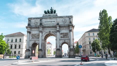 Time-lapse-at-the-Siegestor-in-Munich