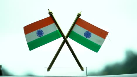 Bandera-India-En-El-Tablero-De-Instrumentos-Del-Coche-Bajo-La-Lluvia