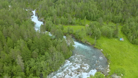 Malerische-Ansicht-Von-Gudbrandsjuvet-Im-Fjord,-Norwegen---Luftaufnahme