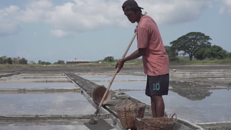 Cinematic-shot-of-salt-making-using-traditional-method