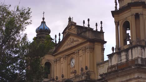 Kippen-Sie-Die-Kathedrale-Von-Guatemala-Nach-Oben