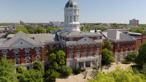 Zulassungsstelle-Der-Universität-Von-Missouri---Wunderschöne-Filmische-Einspielung