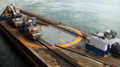 Electric-locomotives-at-Gatun-Locks,-Panama-Canal