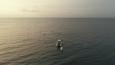 Sonnenuntergang-Yachtreise-In-Santa-Marianita-Beach-Ecuador