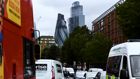 View-into-the-City-of-London,-Whitechapel,-London,-United-Kingdom