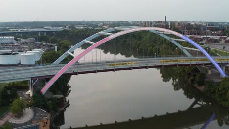 Puente-Sobre-El-Río-Cumberland-En-Nashville