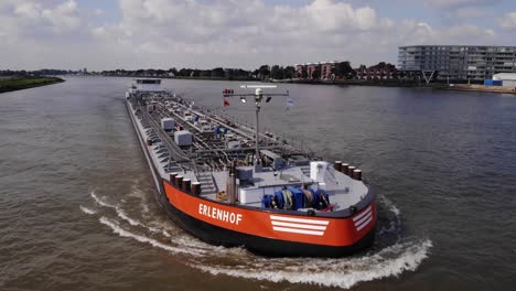 Proa-Delantera-Vista-De-Erlenhof-Inalnd-Tanker-En-River-Noord
