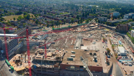 Grúas-Torre-En-El-Sitio-De-Construcción-Del-Centro-Comercial-Oakridge-En-Change-Street-En-Vancouver,-Canadá