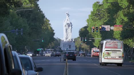 Avenida-Principal-Con-Trafico-Vehicular-Hacia-Plaza-Italia