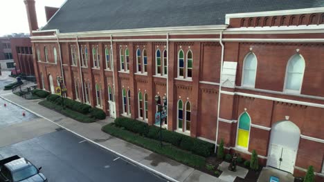 fast-aerial-push-into-the-ryman-auditorium-in-nashville-tennessee