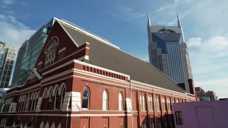 Langsamer-Rückzug-Aus-Der-Luft-Aus-Dem-Ryman-Auditorium-In-Nashville,-Tennessee