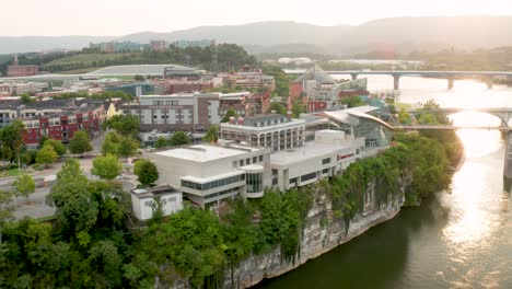 Chattanooga-riverfront-attractions-during-beautiful-sunset