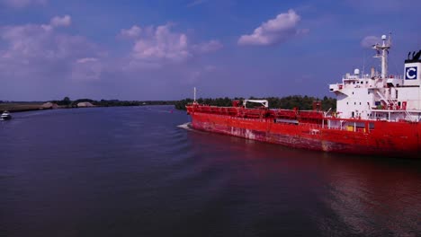 Vista-Lateral-Del-Puerto-De-Celsius-Mexico-Cisterna-Química-Navegando-Oude-Maas