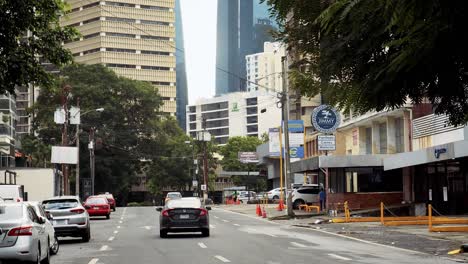 Cars-drive-on-the-road-in-Via-Espana,-Panama-City