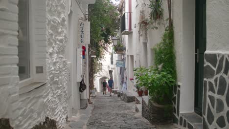 Tourists-Walking-At-The-Alley-In-Cadaques-Town,-Girona,-Catalonia,-Spain