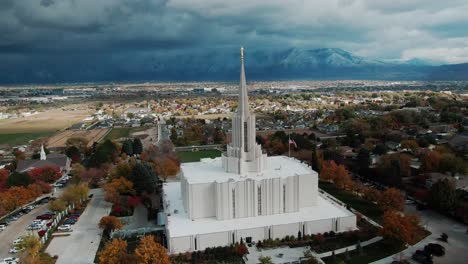 Monumentaler-Jordan-Fluss-Utah-Tempel-Vereinigte-Staaten-Antenne